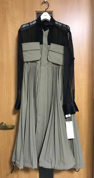 새상품 (시착만 한 상품) SACAI23AW 드레스 size1