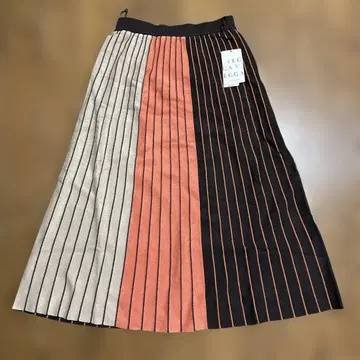 [택 포함 새상품] 예카베카 스트라이프 패턴 니트 롱 스커트