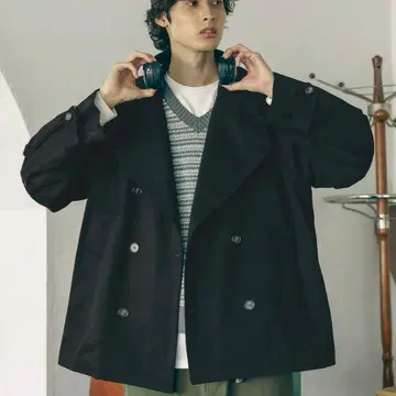 블렘 오버 사이즈 턱 스트랩 숏 트렌치코트