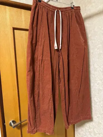 오렌지 컬러 캐주얼 팬츠 허리밴딩