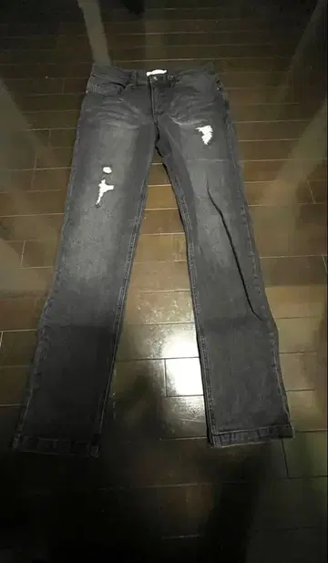 데미지 가공 다크 그레이 스키니 데님