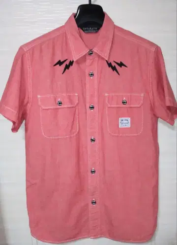 CUTRATE 핑크 반팔 셔츠 번개 자수