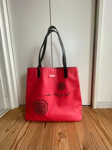 Desigual 빨간 꽃 자수 토트백 대형 리버서블 블랙