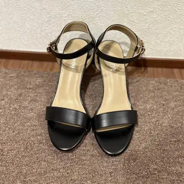 블랙 스트랩 샌들