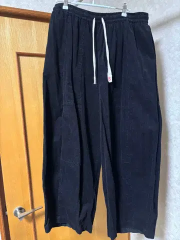 블랙 코듀로이 캐주얼 팬츠