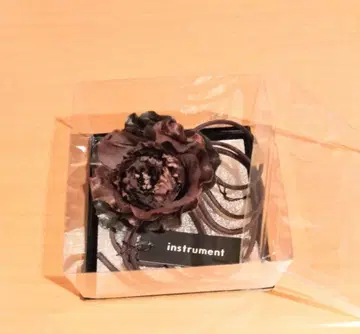 다크 브라운 플라워 브로치