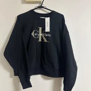 Calvin Klein 블랙 맨투맨