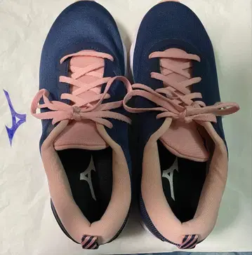Mizuno 네이비/핑크 스니커즈