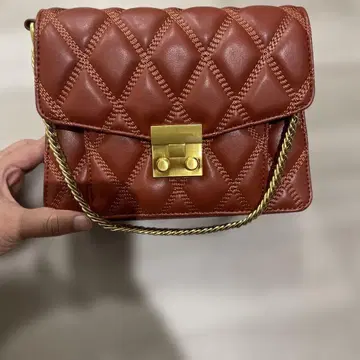 브라운 퀼팅 숄더백