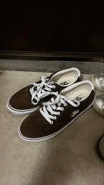 Vans 브라운 코듀로이 스니커즈 2번밖에 신지 않았습니다