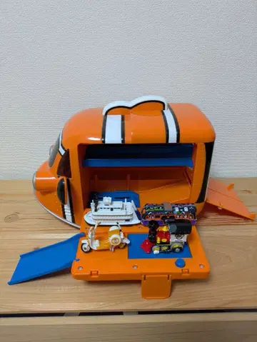 디즈니 모터스 칼리 니모와 디즈니 토미카 4대