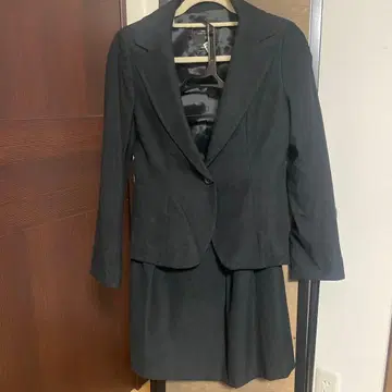 이네드 블랙 스커트 수트 상하의 클리닝 완료