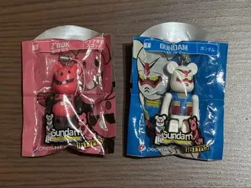 펩시 건담 콜라보 베어브릭 2체 세트