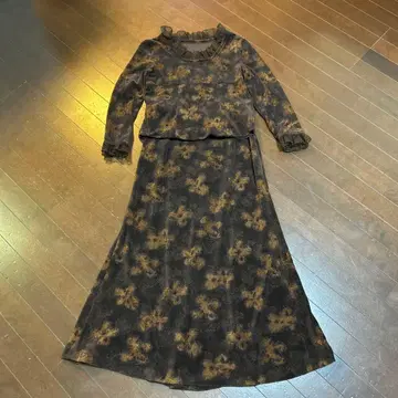 꽃무늬 프릴 포함 셋업