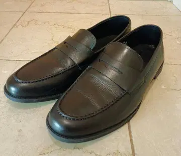 GU 가죽 플랫 로퍼