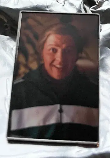 백투더퓨처 40주년 핀 배지 비프