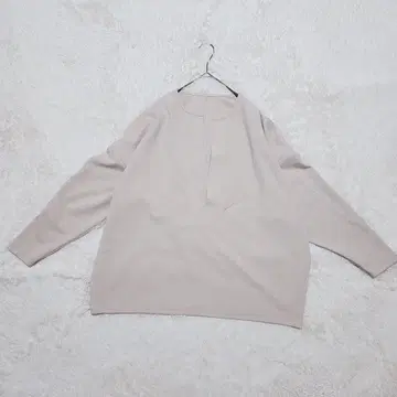 DOUDOU 드로스트 스키퍼 블라우스 노카라 베이지