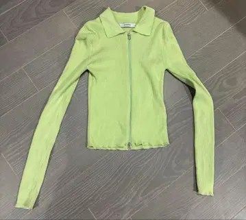 AMOMENTO 라이트 그린 집업 스웨터