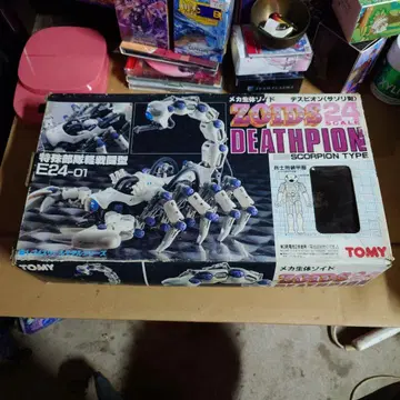 특수부대 경전투형 E24-01 메카 생체 조이드 데스피온 (전갈형) 토미