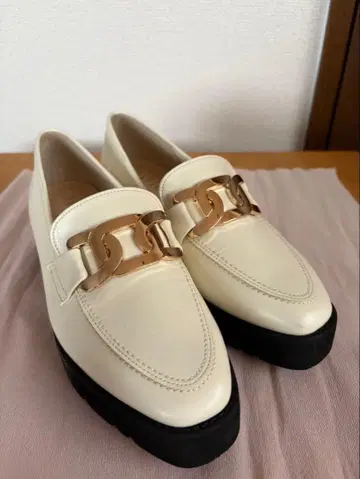 JIHYANG 치향 레인 대응 통굽 로퍼 24 아이보리