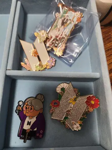 BTS 핀 배지 4개 세트