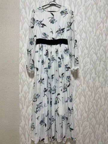 MINI FEEL 꽃무늬 플리츠 맥시 드레스