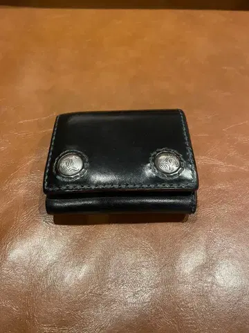 이치 블랙 가죽 접이식 지갑