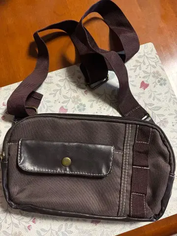 다크 브라운 바디백 캔버스