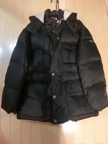 블랙 다운 자켓 후드 부착