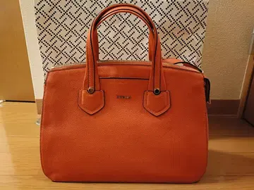 FURLA 오렌지 가죽 핸드백 수납 가방 포함