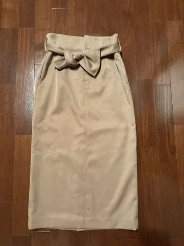 TIARA 카멜 타이트 스커트