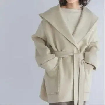 apart by lowrys casheep 푸드코트