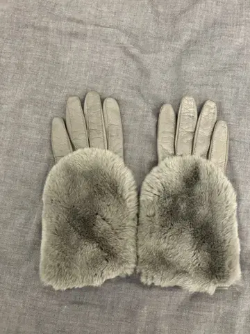 질스튜어트 퍼 달린 가죽 장갑