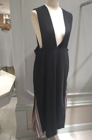 아모르 카프리스 오버롤 스커트 새상품급