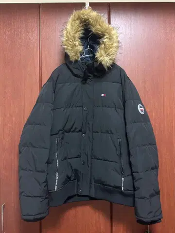 TOMMY HILFIGER 블랙 다운 자켓