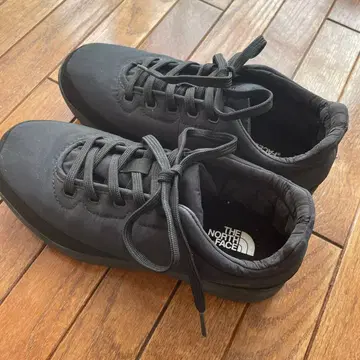 THE NORTH FACE 블랙 스니커즈