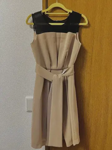 새상품급 Petit Maison 프티 메종 포멀 원피스 베이지