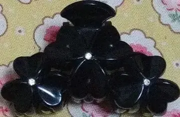 블랙 색상 꽃 모양 헤어 클립 미사용에 가까움