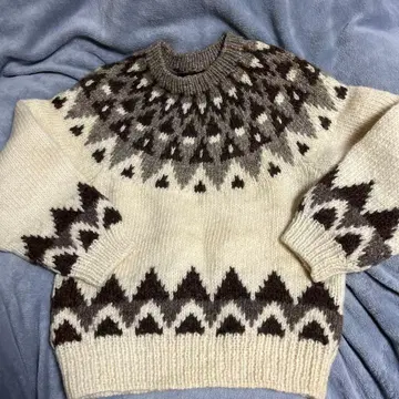 HANDCRAFTED 울 스웨터