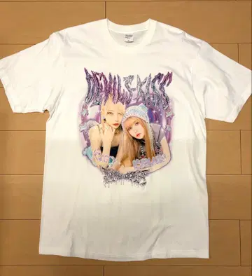 악마의 키스 그래픽 T셔츠