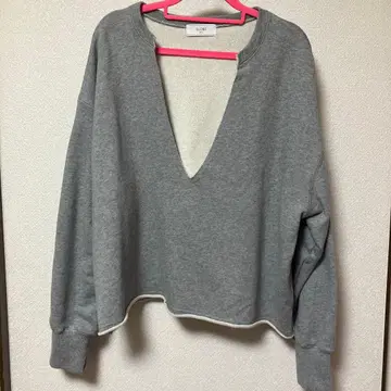 [ SLOBE IENA ] 그레이 V 넥 크롭 맨투맨