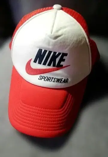 Nike 메쉬 캡 [ 귀중 빨강/화이트 ]