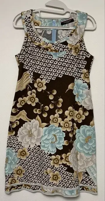 LEONARD 레오나르 플라워 프린트 슬리브리스 원피스