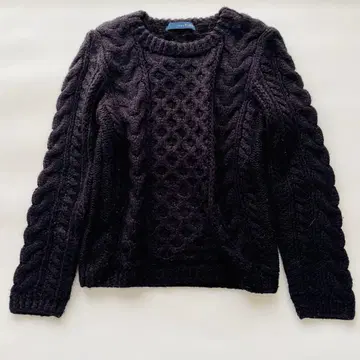 예나스로브 케이블 짜임 크루넥 니트 울 혼방 차콜 블랙