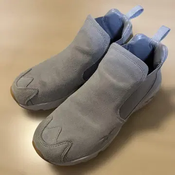 그레이 스웨이드 스니커즈 리복