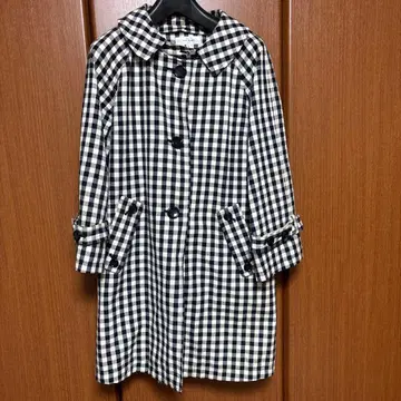 체크 무늬 트렌치코트