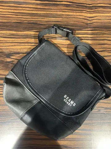 BEAMS HEART 숄더백 블랙