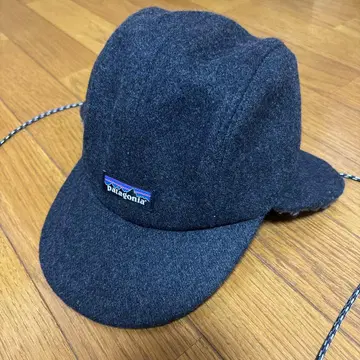 Patagonia 다크 그레이 귀도리 달린 캡 S