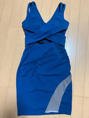 파랑 크로스 디자인 타이트 드레스