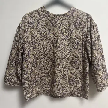 리버티 뒷단추 블라우스